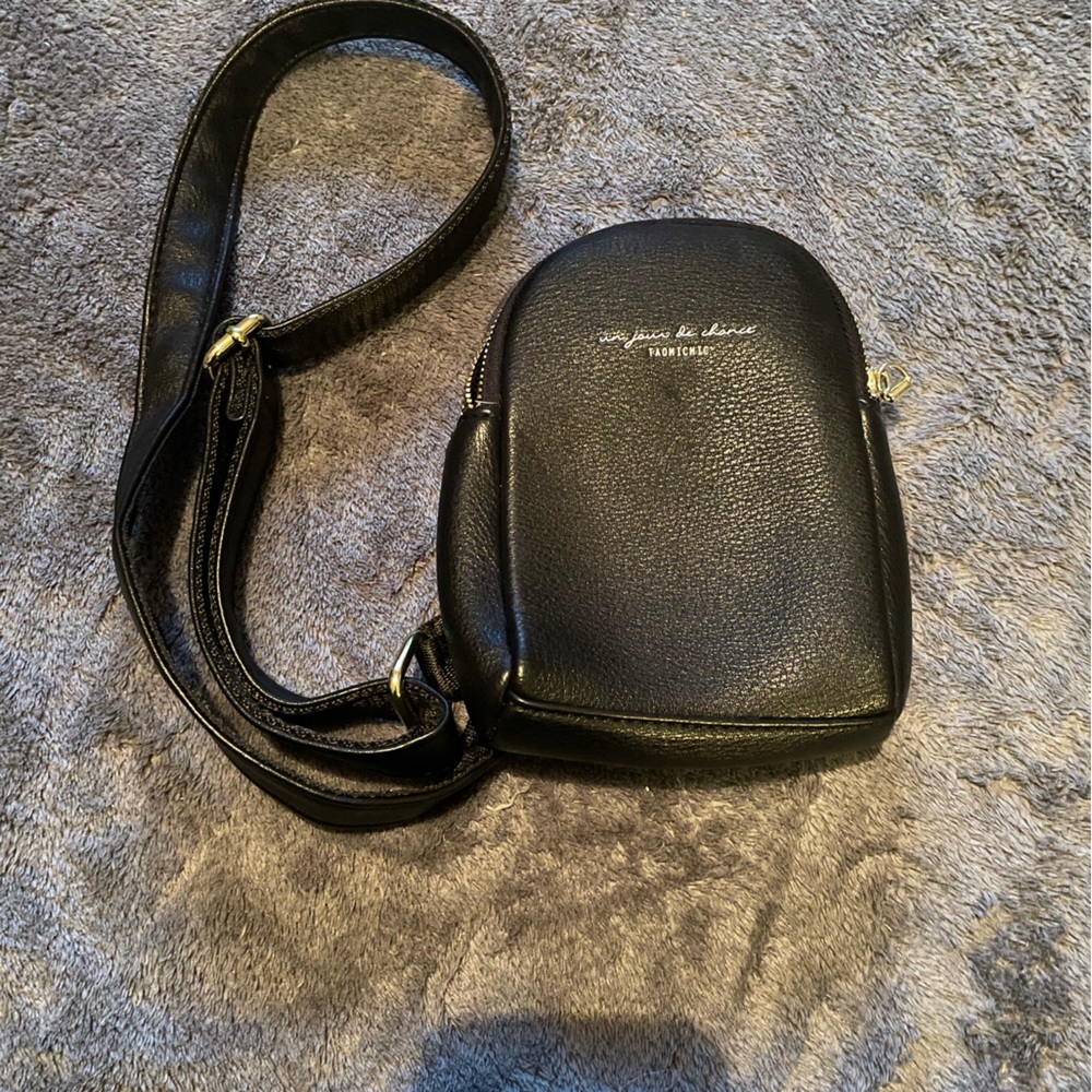 Aomiduo Trendy Crossbody Bags for Women and Men, Multipurpose Sling Bag